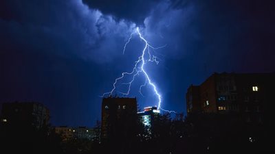 حالة الطقس اليوم.. أمطار رعدية مع استمرار ارتفاع درجات الحرارة