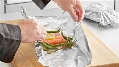 هل تغليف الطعام بورق الألومنيوم يسبب السرطان؟