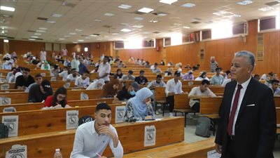 رئيس جامعة جنوب الوادي: أعمال التصحيح تجرى بصفة مستمرة خلال الامتحانات 