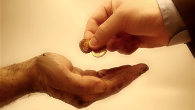 أمين الفتوى: كفالة طالب علم من أفضل الصدقات الجارية عن الميت