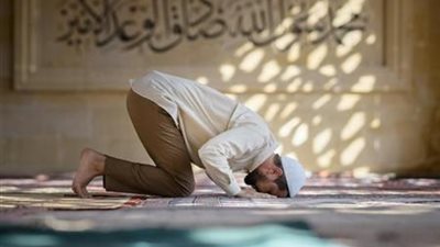 دار الإفتاء تكشف حكم الالتفات اليسير في الصلاة لمن يعمل في الحراسة 