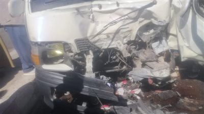 كانوا راجعين من الامتحان.. تفاصيل إصابة 10 طلاب في تصادم سيارتين بأسوان 