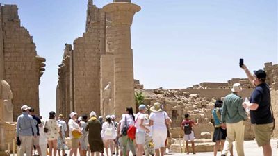 قطاع السياحة والأثار ينجح في مساعدة سائح ضل الطريق حال سفره إلى الأقصر