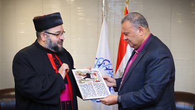 القس أندريه زكي يستقبل رئيس الطائفة الكلدانية في مصر