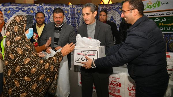 محافظ الغربية يسلم