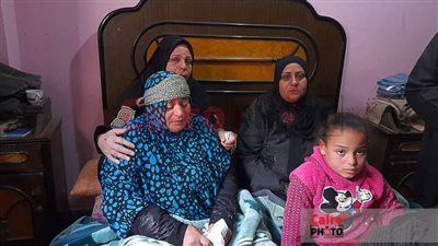 أسرة أحد ضحايا انهيار بئر صرف صحي بالشرقية: كان هو اللي بيصرف علينا.. وساب 4 أبناء| بث مباشر