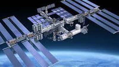 روسيا ترسل مركبة فارغة إلى محطة الفضاء الدولية لإنقاذ 3 رواد بعد اصطدام نيزك بهم