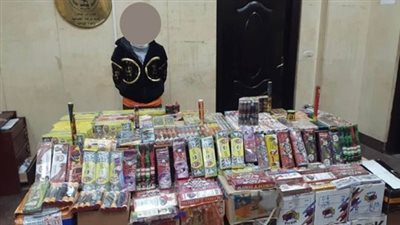 بحوزته مليون وحدة.. سقوط أكبر تاجر ألعاب نارية بالجمالية