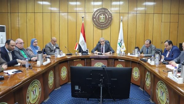 اجتماع وزير القوى