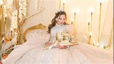 الدموع في عينيها.. وصول نورهان فتاة بورسعيد إلى محكمة جنايات بورسعيد | بث مباشر