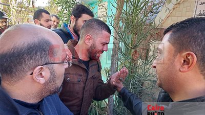 انهيار أصدقاء شاب توفى حزنا على رحيل والديه خلال تشييع جثمانه بالغربية | بث مباشر
