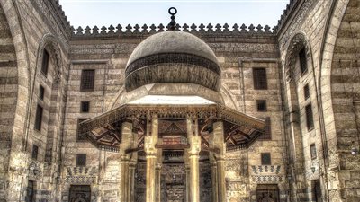 عمره 600 عام.. تحرك برلماني يطالب الحكومة برفع الضرر عن مسجد وخانقاه بالقاهرة