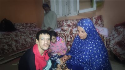 أسرة لاثنين من ذوي الهمم بالمنوفية: نحلم ببناء سقف منزلنا وجمع أولادنا تحته | فيديو 