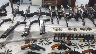 ترسانة أسلحة وتنفيذ 400 حكم.. الداخلية تطارد تجار المخدرات بأسيوط