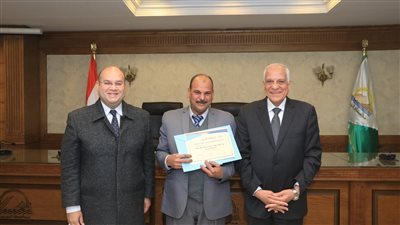 محافظ الجيزة يكرم المتميزين من عمال الخدمات المعاونة والفنيين والسائقين بالجهاز التنفيذي