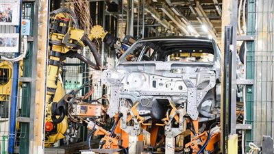 بسبب الحرب.. تراجع مبيعات السيارات في روسيا بنحو 60% خلال 2022