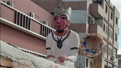 تمثال بأحد ميادين أسيوط يثير السخرية.. والسياحة: أرسلنا مذكرة لمركز أبو تيج لإزالته 