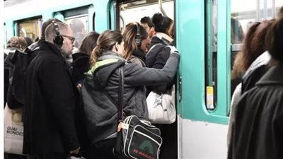لوفيجارو: 50% من الفرنسيين لا يشعرون بالأمان في المواصلات العامة بسبب أعمال العنف