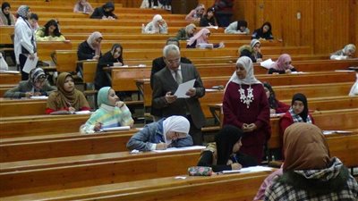 رئيس جامعة المنيا يتابع سير لجان الامتحانات بـ5 كليات