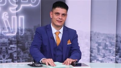 الإذاعة بطريقة برايل.. أول مقدم أخبار كفيف في العالم: أود تقديم رسالة صادقة وأمي داعمي الرئيسي