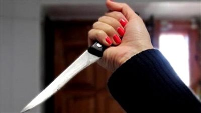 زوج يتهم زوجته بمحاولة الاعتداء عليه بسكين في المنوفية: رفضت الإقامة في منزل العائلة | بث مباشر