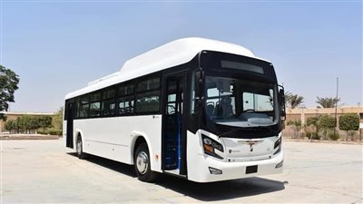 القبض على سائق أتوبيس وقف على الطريق الدائري بشكل خاطئ