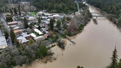 كاليفورنيا تبدأ تقييم الأضرار بعد أيام من العواصف المميتة