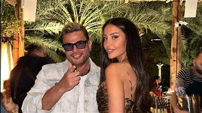 ظهرت مع الهضبة عمرو دياب.. من هي موني هلال ملكة جمال مصر 2018؟