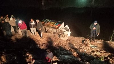 إصابة 3 أشخاص من أسرة واحدة بسبب انقلاب سيارة بترعة بالبحيرة