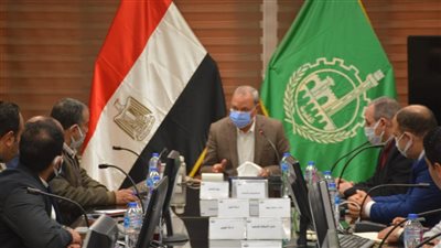 محافظ القليوبية يناقش دفع الأعمال بتطوير شارع فريد ندا وحديقة النصب التذكاري