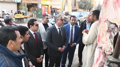 محافظ الفيوم يتفقد الأسواق والمحال التجارية للاطمئنان على توافر السلع