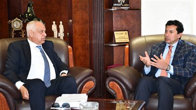 وزير الرياضة يبحث عددًا من الملفات مع رئيس نادي سموحة