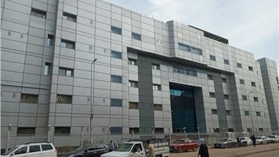 جميعهم سودانيون.. إصابة 12 شخصًا إثر انقلاب سيارة نقل بطريق العلاقي بأسوان