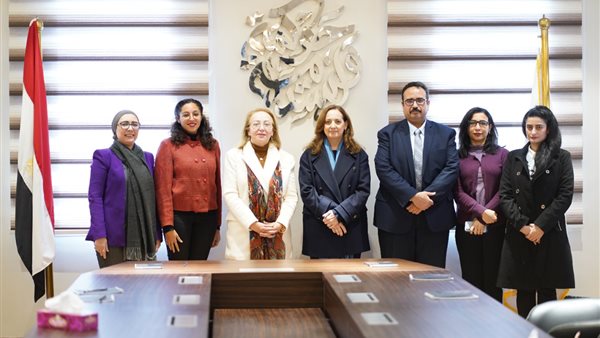 جانب من التوقيع