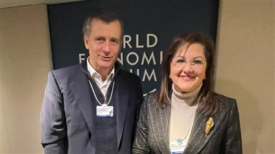 وزيرة التخطيط تلتقي نائب رئيس شركة بلاك روك الأمريكية لإدارة الاستثمار