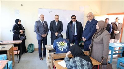 طلاب أولى ثانوي بشمال سيناء يؤدون آخر امتحانات الفصل الدراسي الأول 