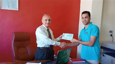 القوى العاملة: تسليم أولى دفعات قياس مستوى المهارة المميكنة بالبحر الأحمر