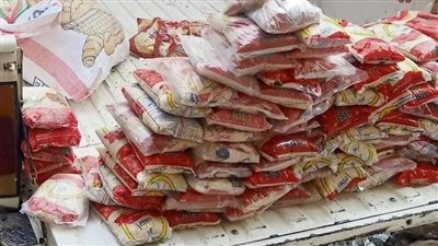 ضبط كميات كبيرة من السكر والمكرونة والأرز التمويني بحوزة أحد التجار بدون وجه حق بالإسماعيلية