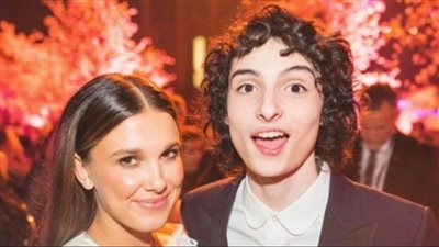 ميلي بوبي براون: فين وولفارد تقبيله كان مقرفًا بمسلسل Stranger Things ولم يتحسن