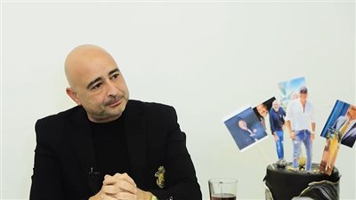 الإعلامي سعيد جميل عن فيديو الأسد لما يغيب لـ حسام حبيب: كنت بقدمه إنه هيرجع يغني تاني