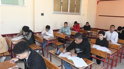 انتظام وهدوء داخل 260 لجنة امتحانية للشهادة الإعدادية بالفيوم