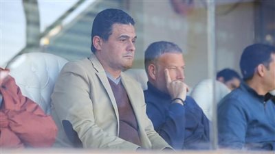 محمد فاروق مراقبا للحكام في مباراة كأس السوبر بالإمارات