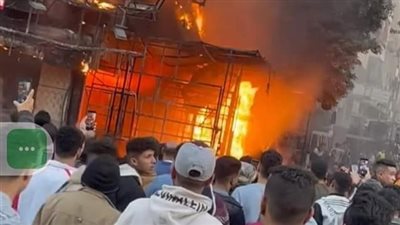 بسبب ماس كهربائي.. السيطرة على حريق 3 محلات للمأكولات السورية بعزبة النخل