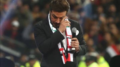  ماجد المهندس يبكي أثناء تقبيله لمعجبيه من ذوي الهمم بنهائي خليجي 25|فيديو