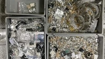 بأسلوب المغافلة.. القبض على سيدتين سرقتا مشغولات فضية من داخل محل بالقاهرة