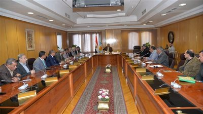 محافظ أسيوط يوجه بفتح منافذ وشوادر أهلا رمضان بالقرى والمراكز لبيع المواد الغذائية بأسعار مخفضة