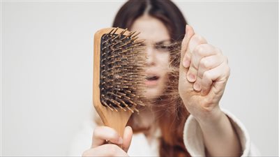 قصور الغدة الدرقية أبرزها.. مشاكل صحية يمكن أن يكشفها الشعر