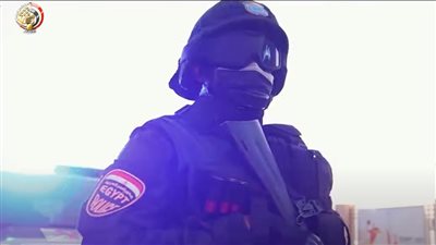 إهداء من الجيش لرجال الشرطة.. مصطفى كامل يقدم أغنية هما دول