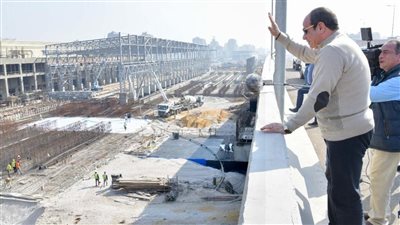 الرئيس السيسي يتفقد مشروعات المحاور والطرق في الجيزة
