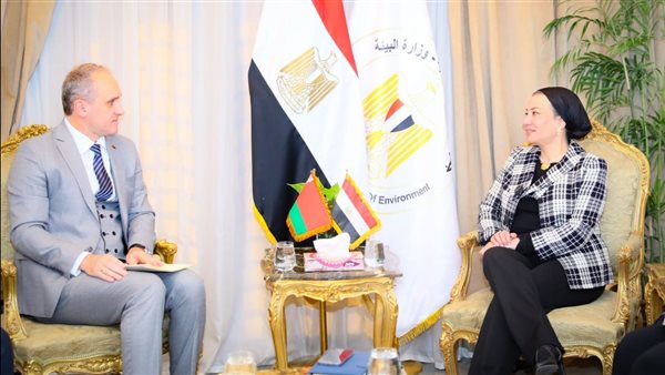  وزيرة البيئة مع